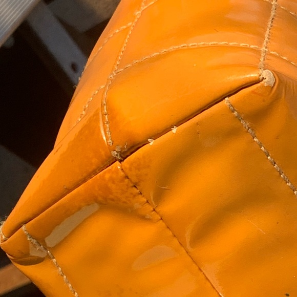 Chanel Chocolate Bar Tote Patent - Picture 7 of 14